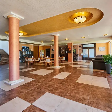 Forum 4*
