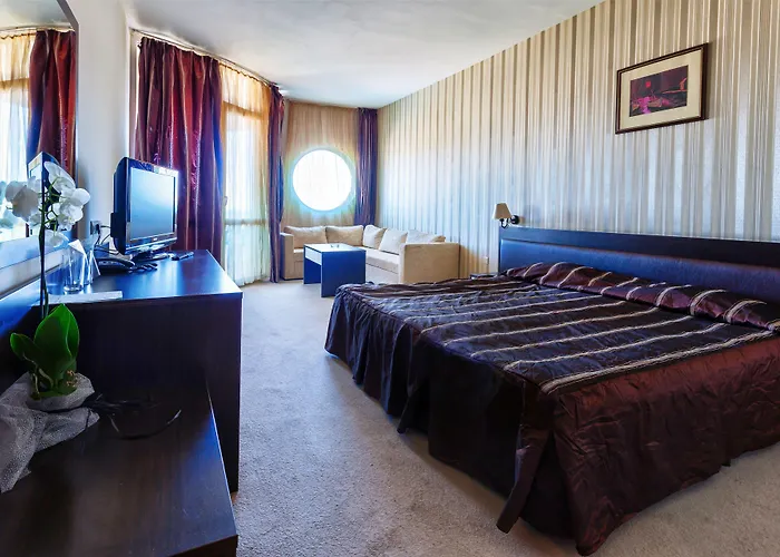 Отель Sunny Forum 4*